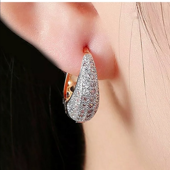 New 18K Yellow Gold Plated Diamond Earrings - Picture 3 of 6